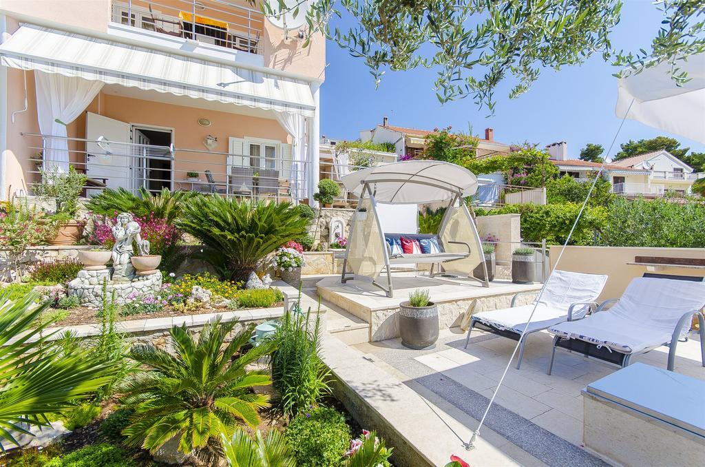 Apartments Nives Trogir Exterior foto